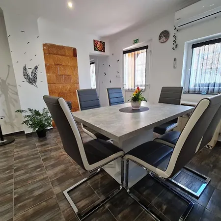 Apartment Borostyan Vendeghaz *