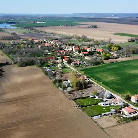 Borostyan Vendeghaz Bakonysag